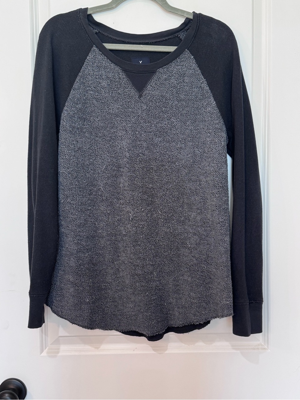 American Eagle Outfitters Two-Tone Raglan Long Sleeve Top - Black & Gray